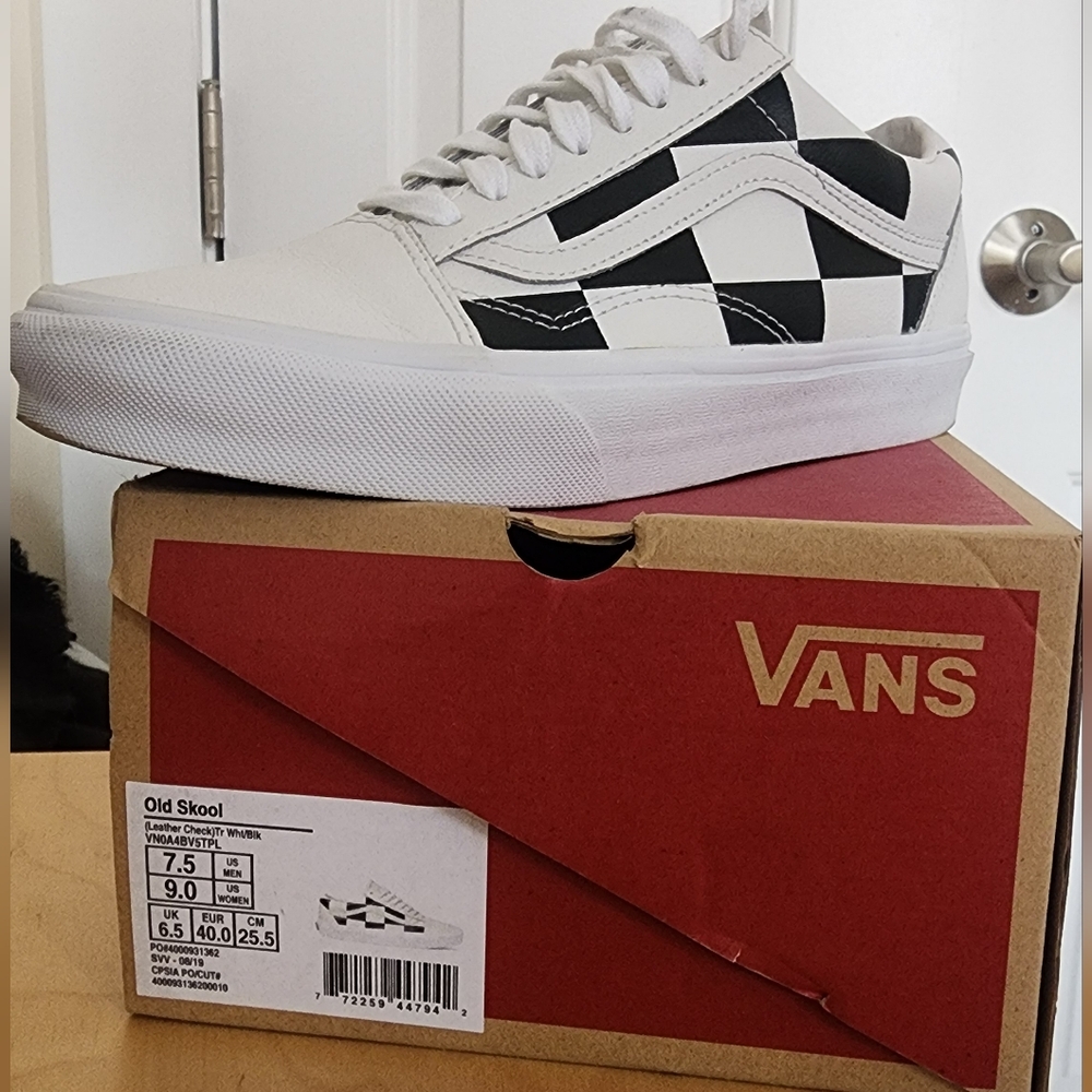 Vans Leather Checkerboard Sneaker (9 W/7.5 M)